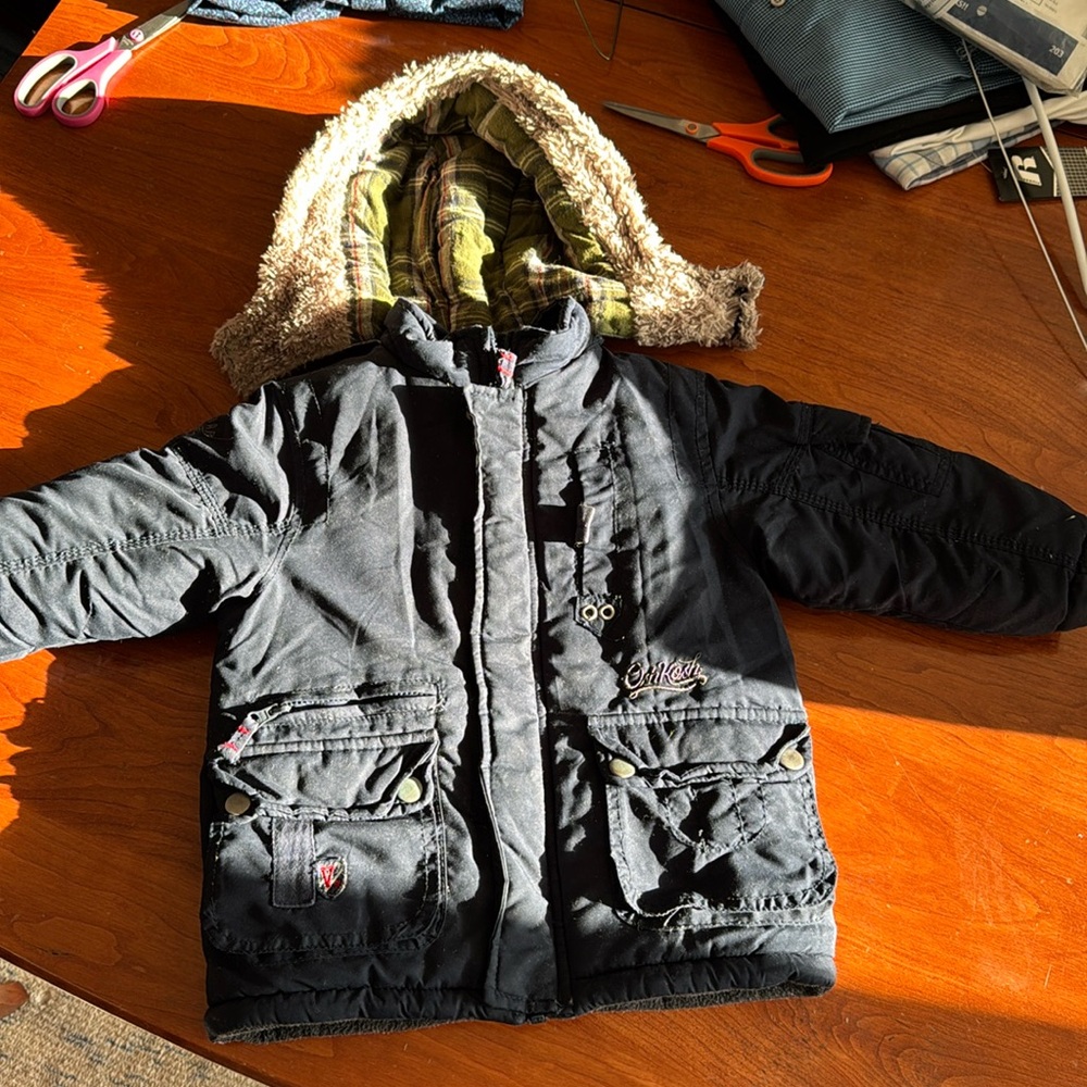 size 4T kids winter coat navy thick plush inside for warmth.